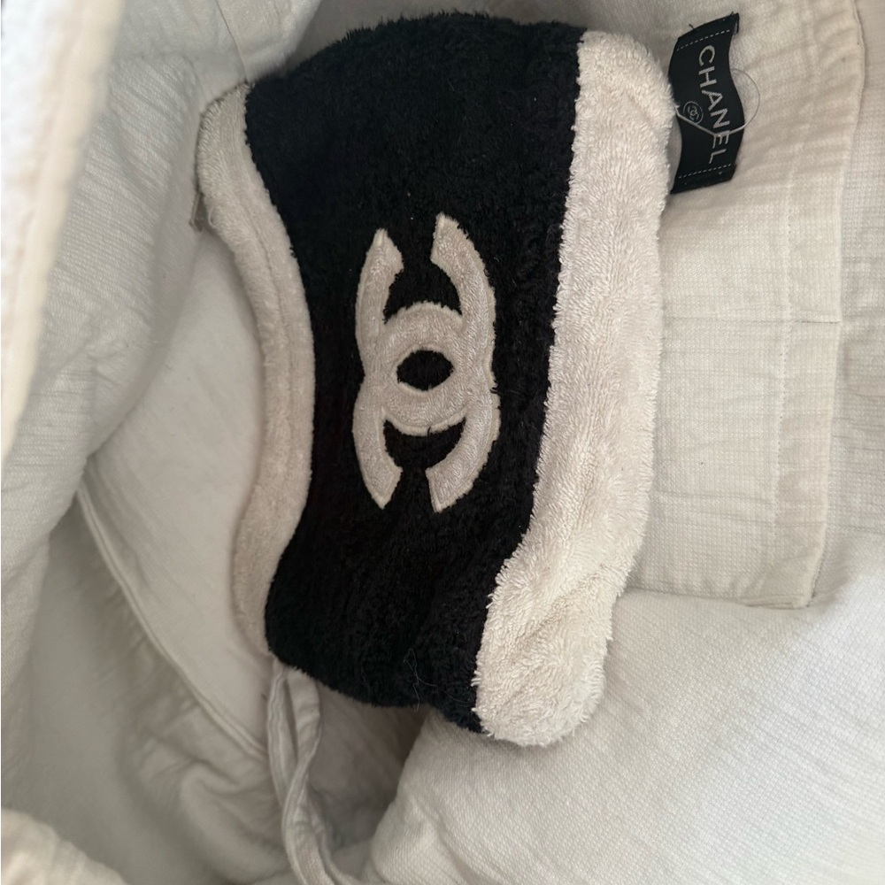 Chanel Black and White Tote Bag - Picture 7 of 9